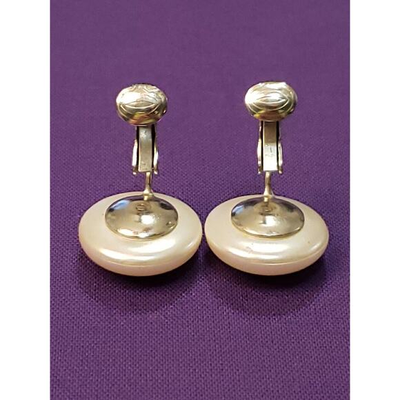 Vintage Sarah Coventry Clip On Earrings Round Off-White Faux Button Shape Pearls - Picture 6 of 9